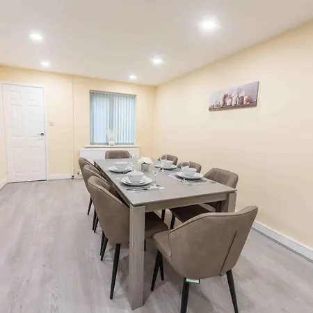 Vakantiehuis Beautiful, Peaceful, 5 Bedroom With Hot Tub! Manchester