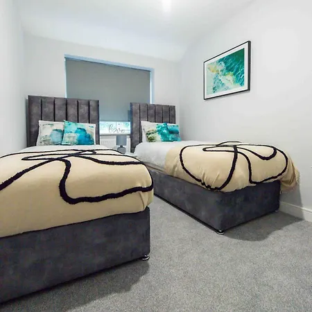 בית נופש Beautiful, Peaceful, 5 Bedroom With Hot Tub! מנצ'סטר