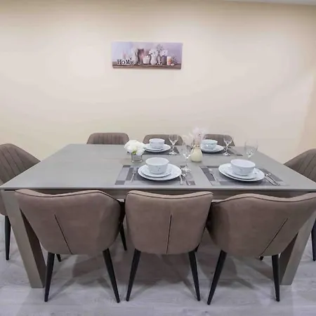 Beautiful, Peaceful, 5 Bedroom With Hot Tub!