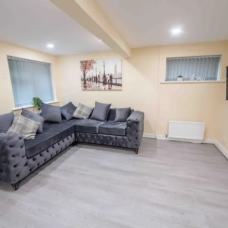 Beautiful, Peaceful, 5 Bedroom With Hot Tub! בית נופש מנצ'סטר