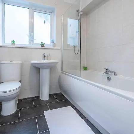 Beautiful, Peaceful, 5 Bedroom With Hot Tub! Manchester