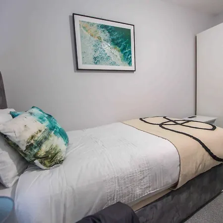 בית נופש Beautiful, Peaceful, 5 Bedroom With Hot Tub! מנצ'סטר