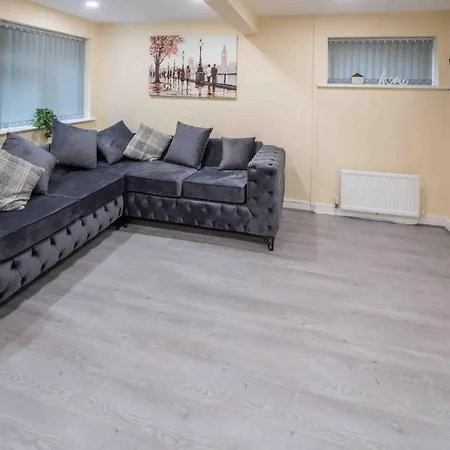 Beautiful, Peaceful, 5 Bedroom With Hot Tub! * Manchester