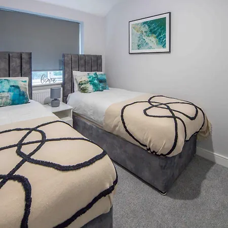 Beautiful, Peaceful, 5 Bedroom With Hot Tub! Vakantiehuis