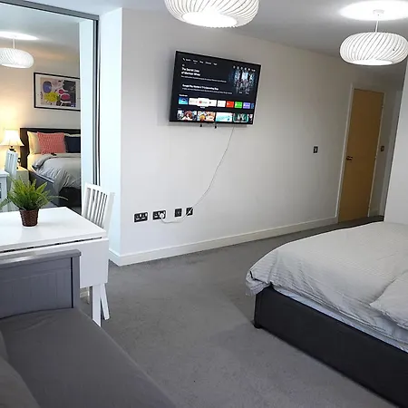 Rylance Luxury House - Free Parking Hébergement de vacances Manchester