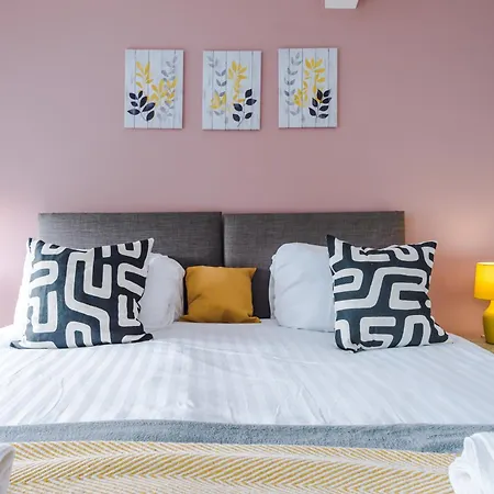 Luxury Coop Live & Etihad With Free Parking Manchester