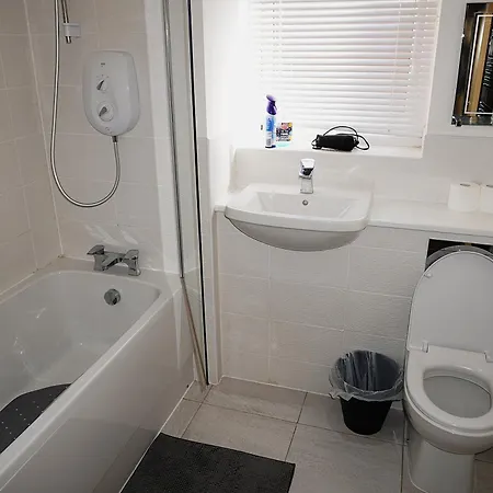 Luxury - Pick A - Free Parking & Kitchen Access, Near Etihad Stadium, The Coop Live & Piccadilly Station, Homestay