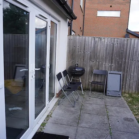 Luxury - Pick A - Free Parking & Kitchen Access, Near Etihad Stadium, The Coop Live & Piccadilly Station,