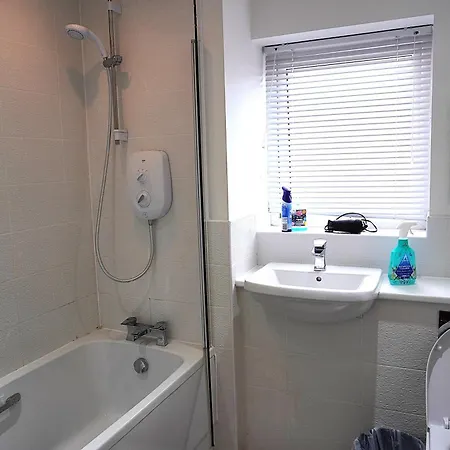 Luxury - Pick A - Free Parking & Kitchen Access, Near Etihad Stadium, The Coop Live & Piccadilly Station, Homestay *
