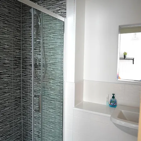 Luxury - Pick A - Free Parking & Kitchen Access, Near Etihad Stadium, The Coop Live & Piccadilly Station,