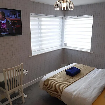 Luxury - Pick A - Free Parking & Kitchen Access, Near Etihad Stadium, The Coop Live & Piccadilly Station, Habitación en casa particular