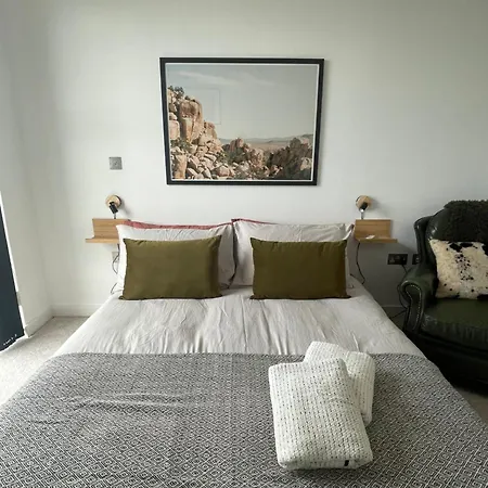 Entire Highrise Hideaway