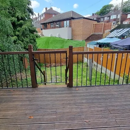 City Superhost House On Rochdale Road *