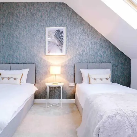 Spacious 4-bed Manchester