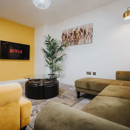 Pool Table - Coop Live Arena, Etihad & Holiday home Manchester