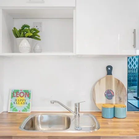 New! Media 1br Free Wifi Manchester