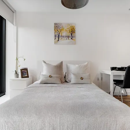 Lejlighed New! Media 1br Free Wifi