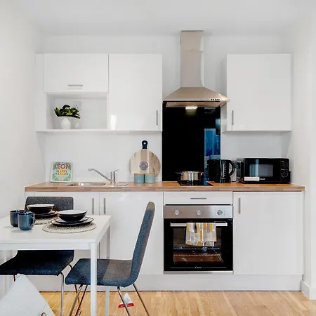 New! Media 1br Free Wifi Lejlighed *