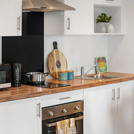 New! Media 1br Free Wifi Lägenhet