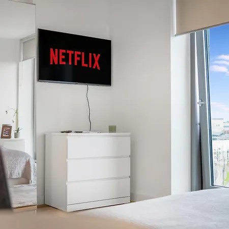 Lejlighed New! Media 1br Free Wifi