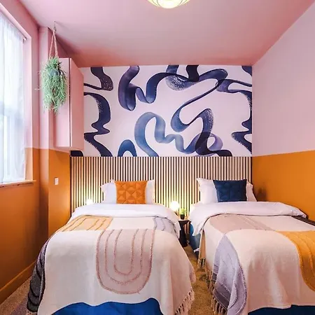 Modern 4-bedroom In Manchester