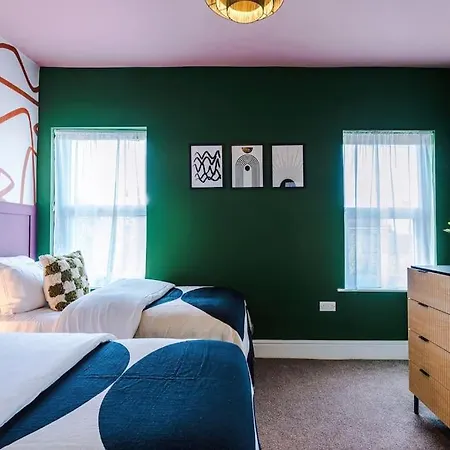 Modern 4-bedroom In *