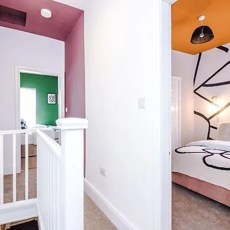 Modern 4-bedroom In Manchester