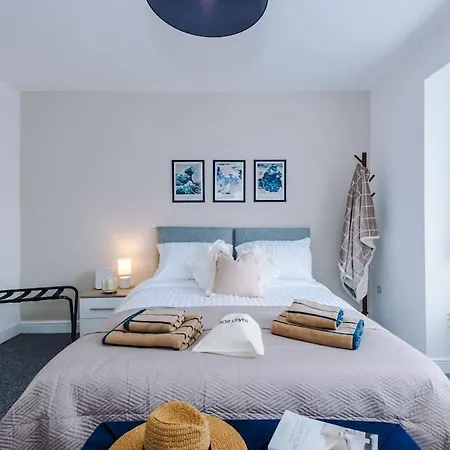 Stylish Home, Games Room, Sleeps 6, Large Driveway, Perfect For Groups *