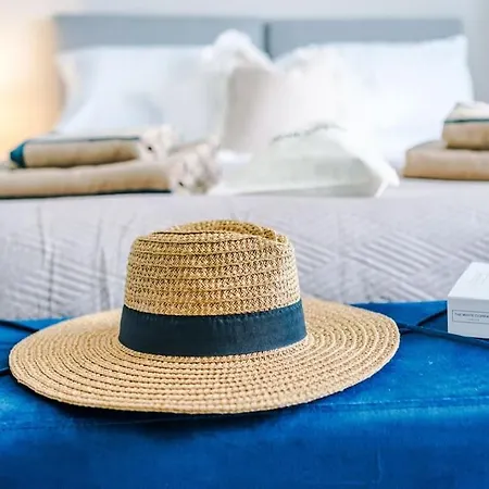 Apartment Stylish Home, Games Room, Sleeps 6, Large Driveway, Perfect For Groups