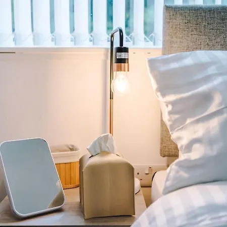 Stylish Home, Games Room, Sleeps 6, Large Driveway, Perfect For Groups Apartment Manchester