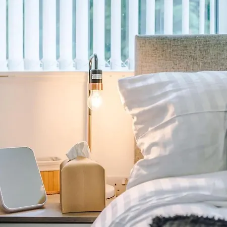 Stylish Home, Games Room, Sleeps 6, Large Driveway, Perfect For Groups Apartment Manchester