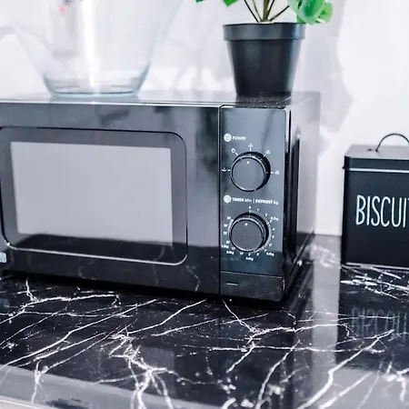 Stylish Home, Games Room, Sleeps 6, Large Driveway, Perfect For Groups