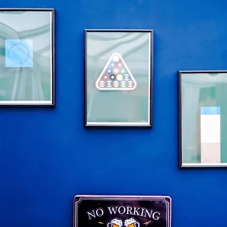 Stylish Home, Games Room, Sleeps 6, Large Driveway, Perfect For Groups Apartment *