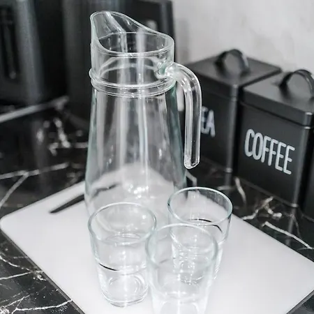 Apartment Stylish Home, Games Room, Sleeps 6, Large Driveway, Perfect For Groups Manchester