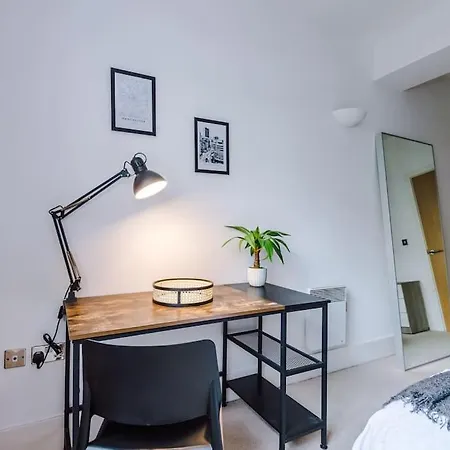 Stylish Apartment, Sleeps 4, Smart Tv, Next To Deansgate *
