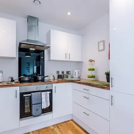 Media 2bed Apartment, Amazing Views, Smart Tv, Perfect For Contractors, Professionals, Families And Leisure