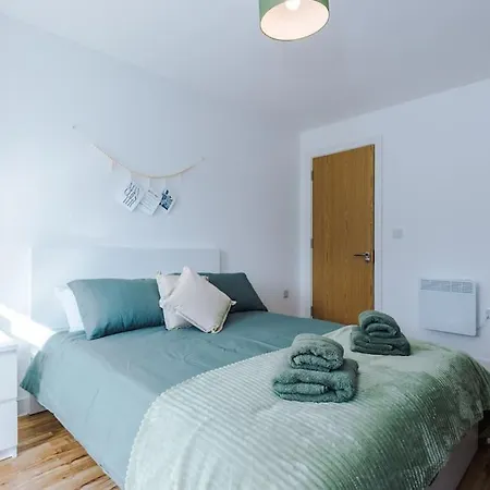 Apartment Media 2bed Apartment, Amazing Views, Smart Tv, Perfect For Contractors, Professionals, Families And Leisure Manchester