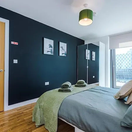 Apartment Media 2bed Apartment, Amazing Views, Smart Tv, Perfect For Contractors, Professionals, Families And Leisure Manchester