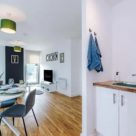 Media 2bed Apartment, Amazing Views, Smart Tv, Perfect For Contractors, Professionals, Families And Leisure * Manchester