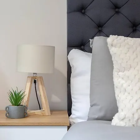 Luxury 2bd Apartment *