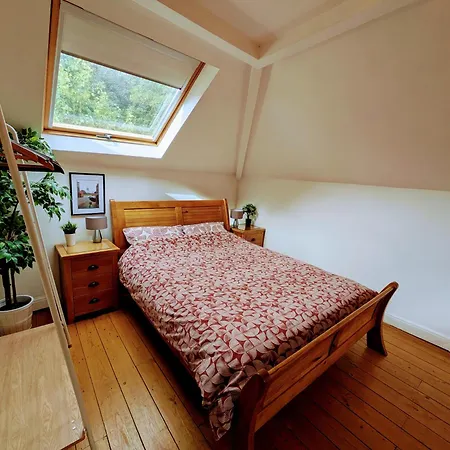 Detached House With Gated Parking In Whalley Range *