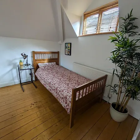 Detached House With Gated Parking In Whalley Range