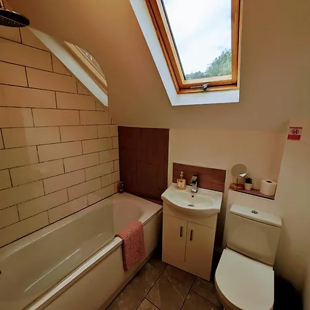 Detached House With Gated Parking In Whalley Range Villa