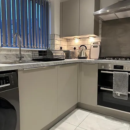Lush Double With Shared Bathroom Homestay Manchester