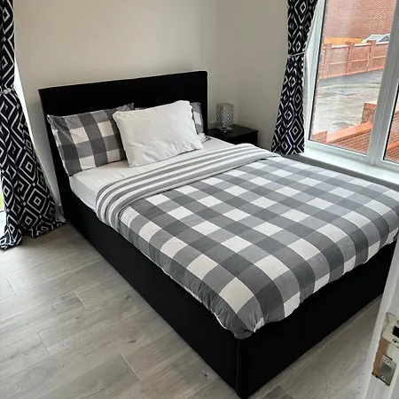Lush Double With Shared Bathroom Homestay Manchester