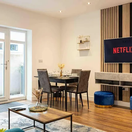 Vibrant 2br In Chorlton, Free Parking