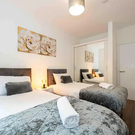 Vibrant 2br In Chorlton, Free Parking Manchester