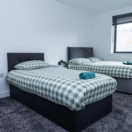 Spacious Ground Floor Near Old Trafford Stadium Manchester