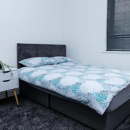 Apartment Spacious Ground Floor Near Old Trafford Stadium *