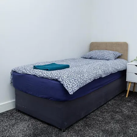 Spacious Ground Floor Near Old Trafford Stadium Apartment Manchester